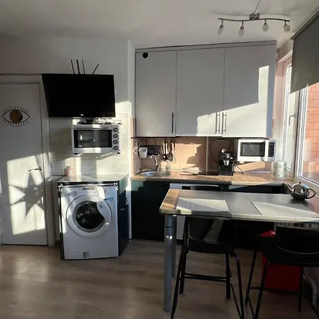 Апартаменты Your Cozy Family-friendly Flat In Vibrant